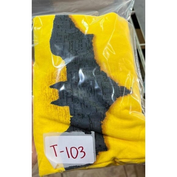 Batman Logo Adult T-Shirt Tee Yellow Medium Short Sleeve 100% Cotton - Picture 5 of 5